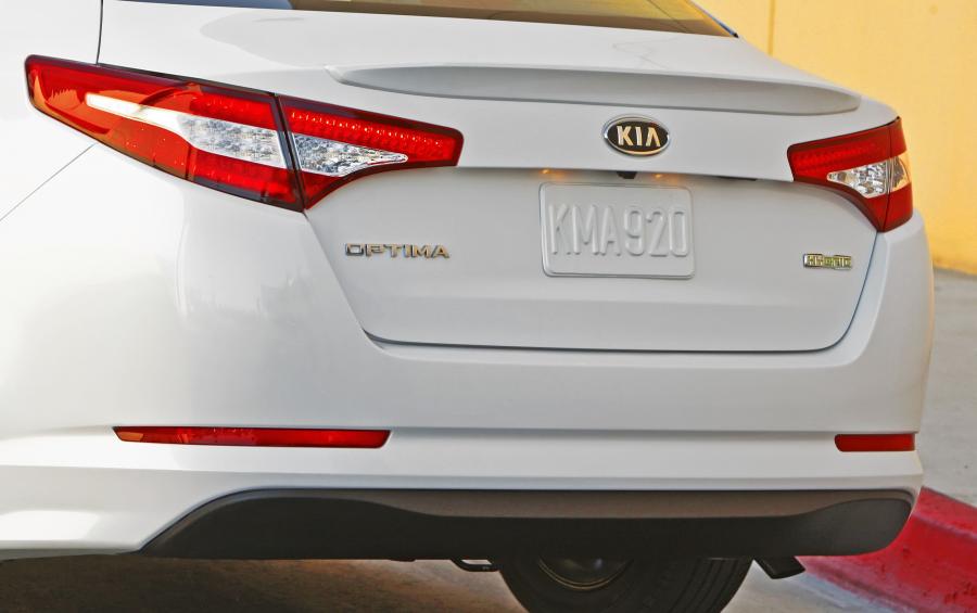  Kia Optima Hybrid 2012 года  (фото 15 из 32)
